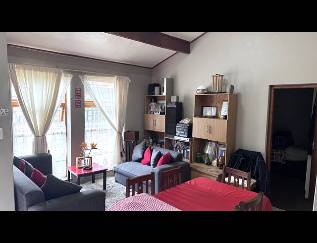 4 BEDROOM FREESTANDING FOR SALE IN VAN RIEBEECK PARK